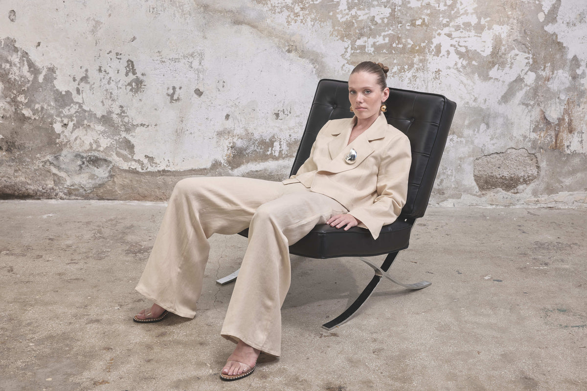 Linen-Cupro Jacket in Natural Sand – view 3